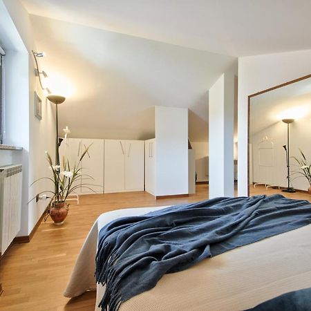 5 Miglia Apartment La Mansarda A コッレーニョ エクステリア 写真