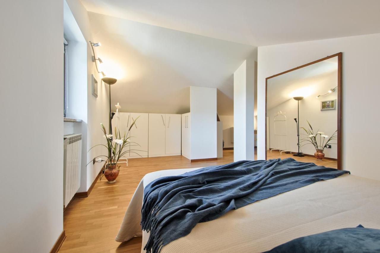 5 Miglia Apartment La Mansarda A コッレーニョ エクステリア 写真