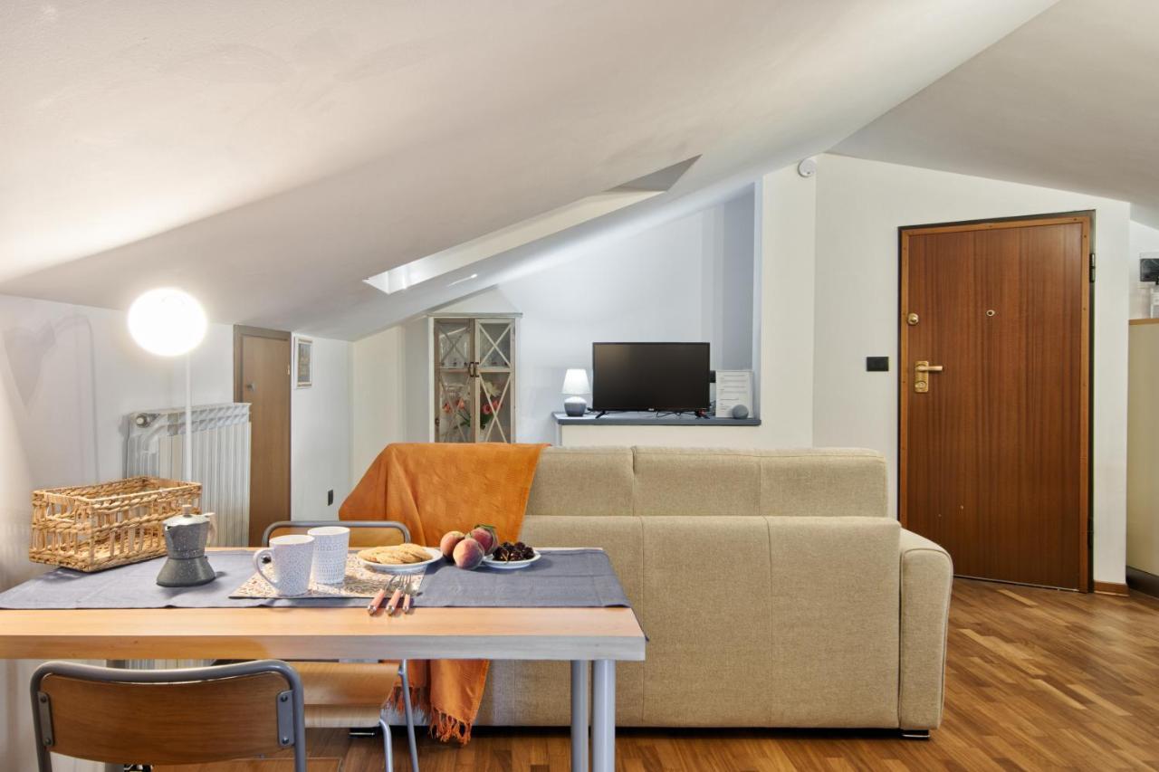 5 Miglia Apartment La Mansarda A コッレーニョ エクステリア 写真